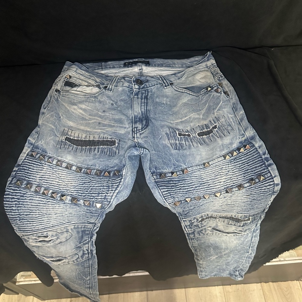 Studded Distressed Blue Jeans-CR 24 men’s jeans-size 36x32
